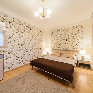 apartment-on-lesi-ukrainky-blvd.hotels-of-kiev.com/